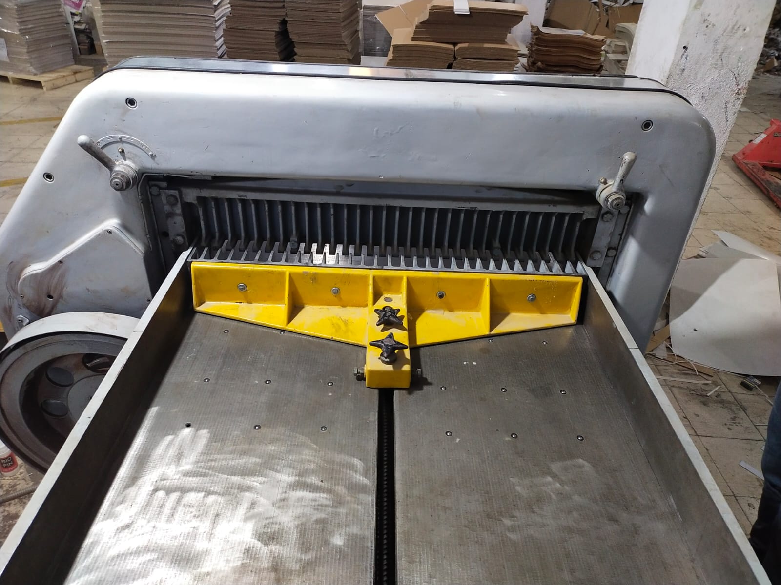 SCHNEIDER GUILLOTINE