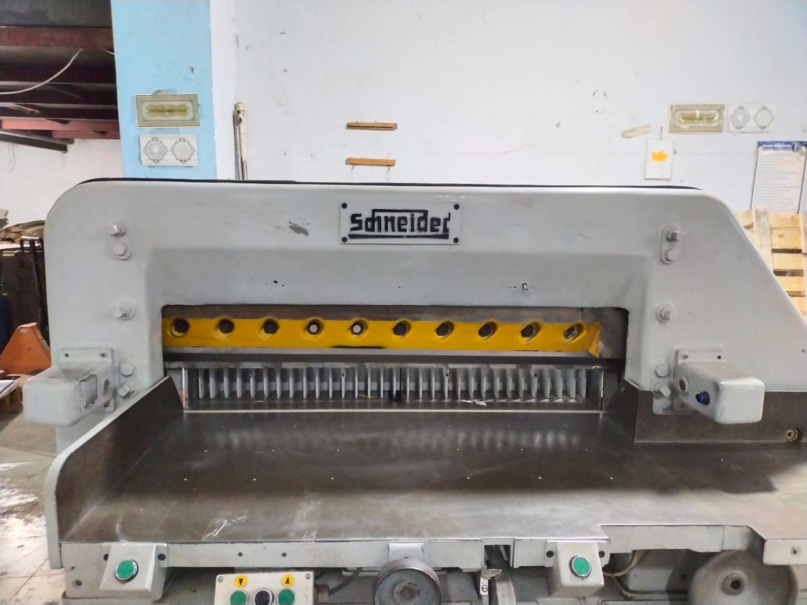 SCHNEIDER GUILLOTINE
